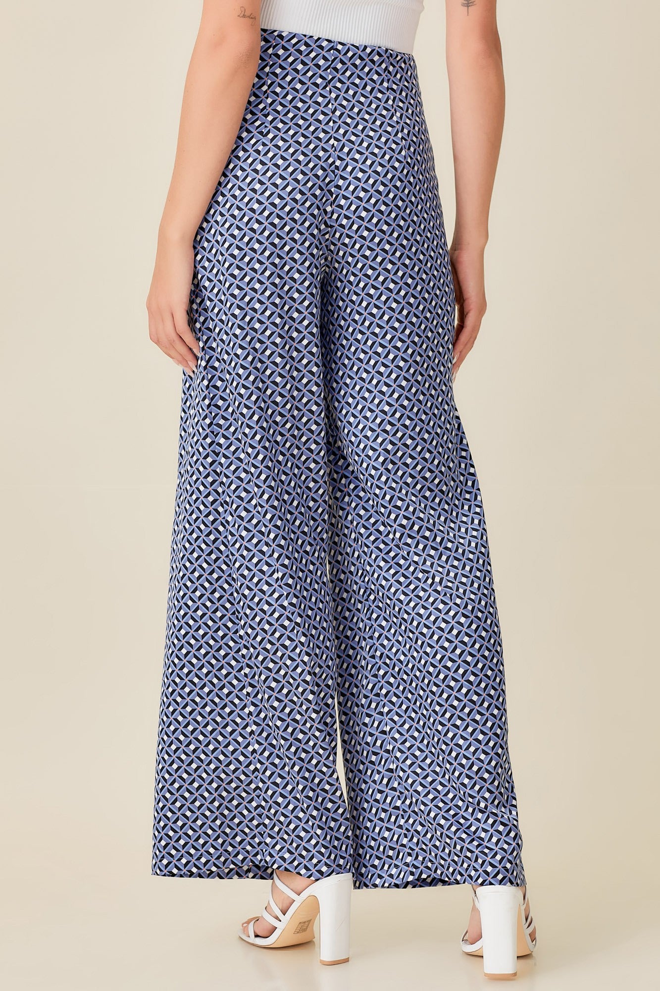 2784 GEO SILKY WIDE LEG PANTS