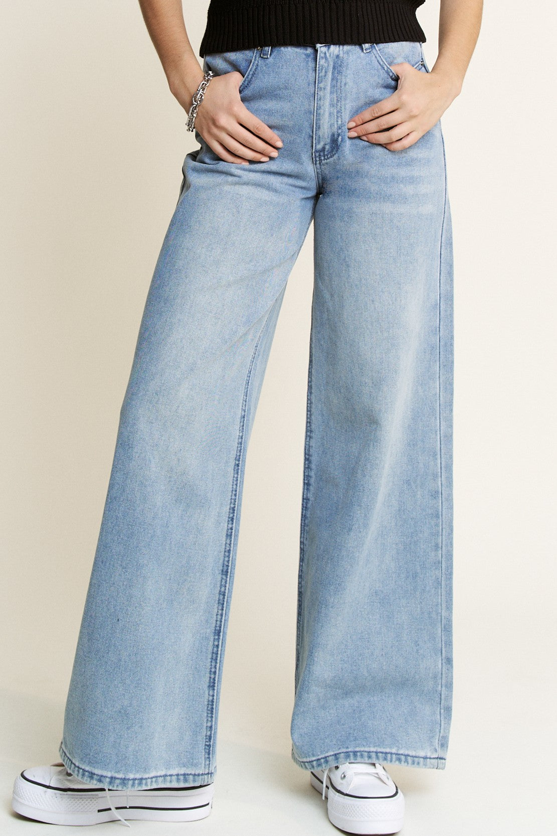 2582 MID RISE WIDE LEG JEANS