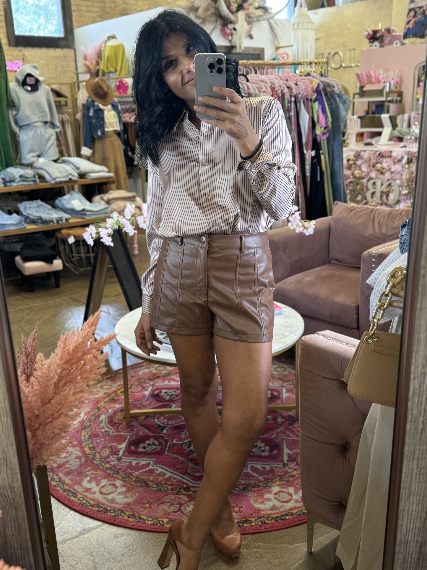 1553 THE CHIC FAUX LEATHER SHORTS