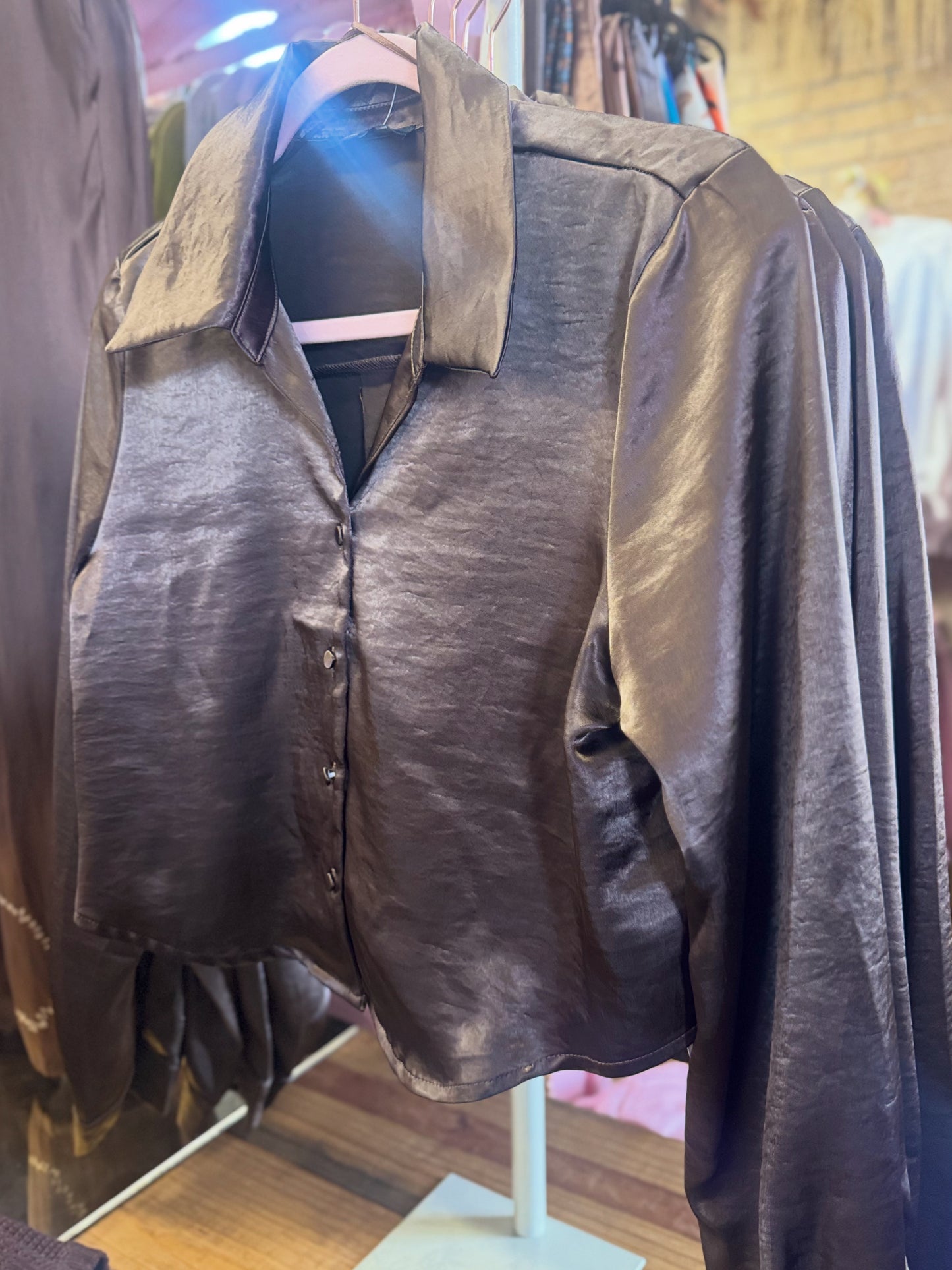 2819 SATIN CROPPED BUTTON DOWN TOP