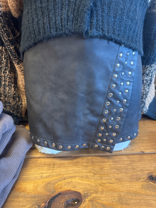 2698 FAUX LEATHER STUDDED MINI SKORT