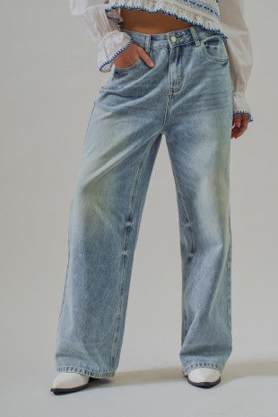 3119 CLASSIC VINTAGE WASH DENIM JEANS