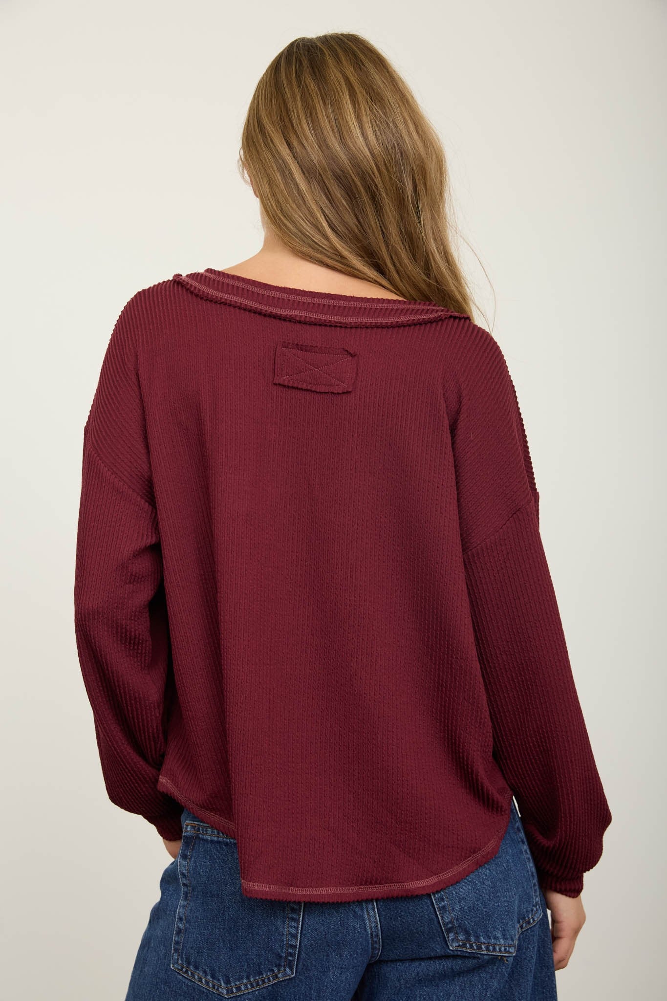 3299 RAW EDGE V-NECK TOP