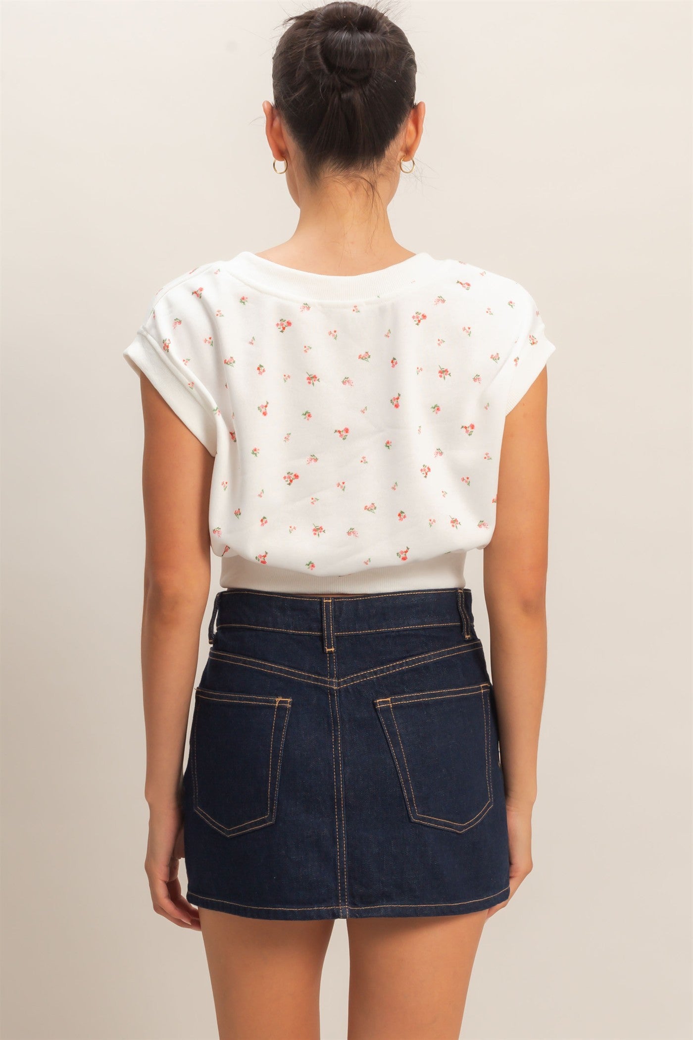 2995 FLORAL V NECK CROPPED TOP