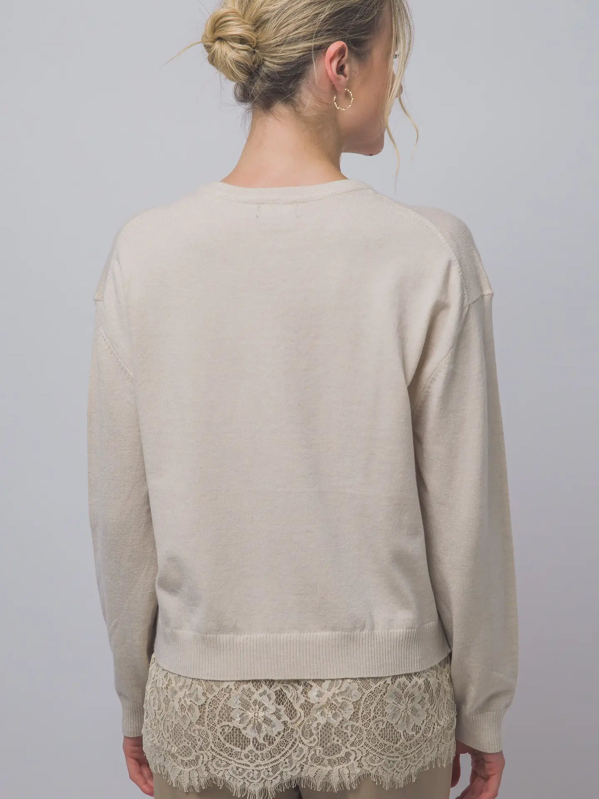 3316 LACE HEM V-NECK SWEATER
