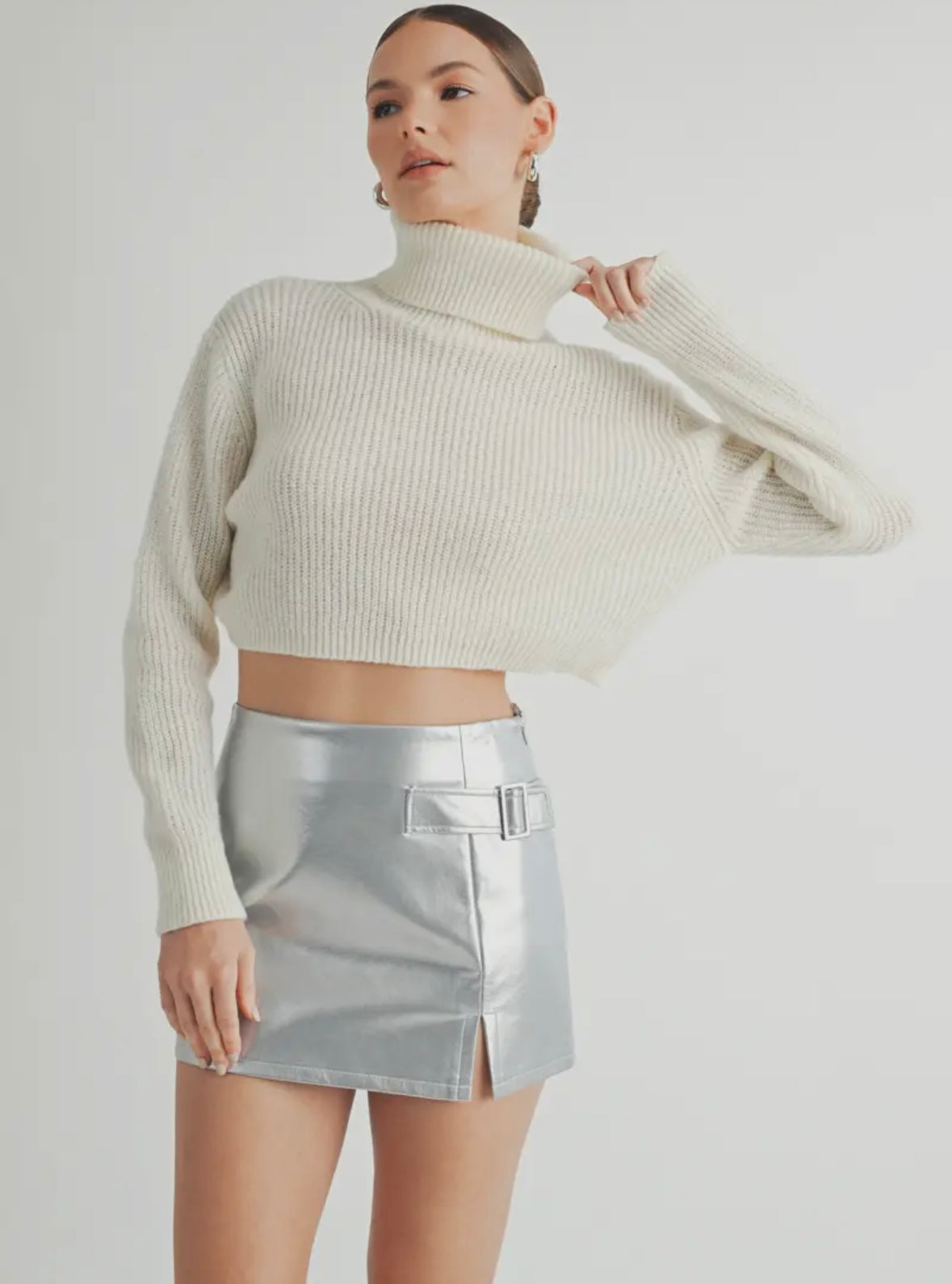 2575 CROPPED TURTLE NECK SWEATER